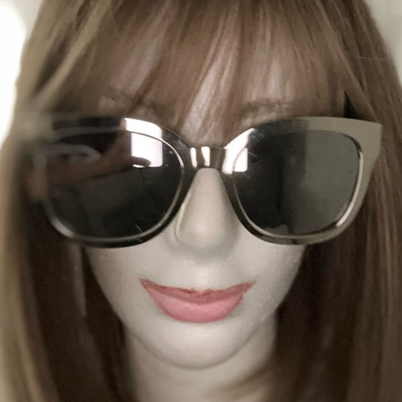 DIOR Silver Oversize Sunglasses Gorgeous Design on arms!! SO TRENDY RIGHT NOW! - Picture 6 of 13